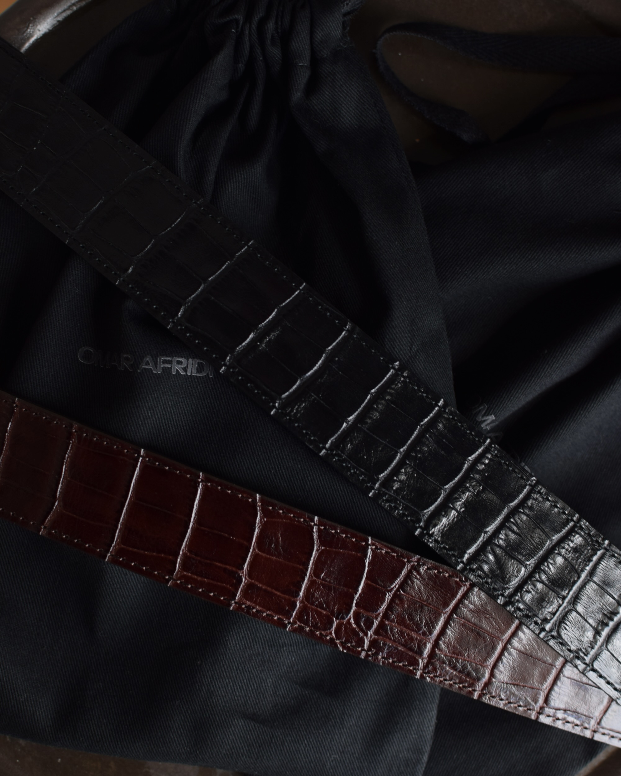 Omar Afridi EMBOSSED CROCODILE BELT - IDIOME オフィシャルサイト