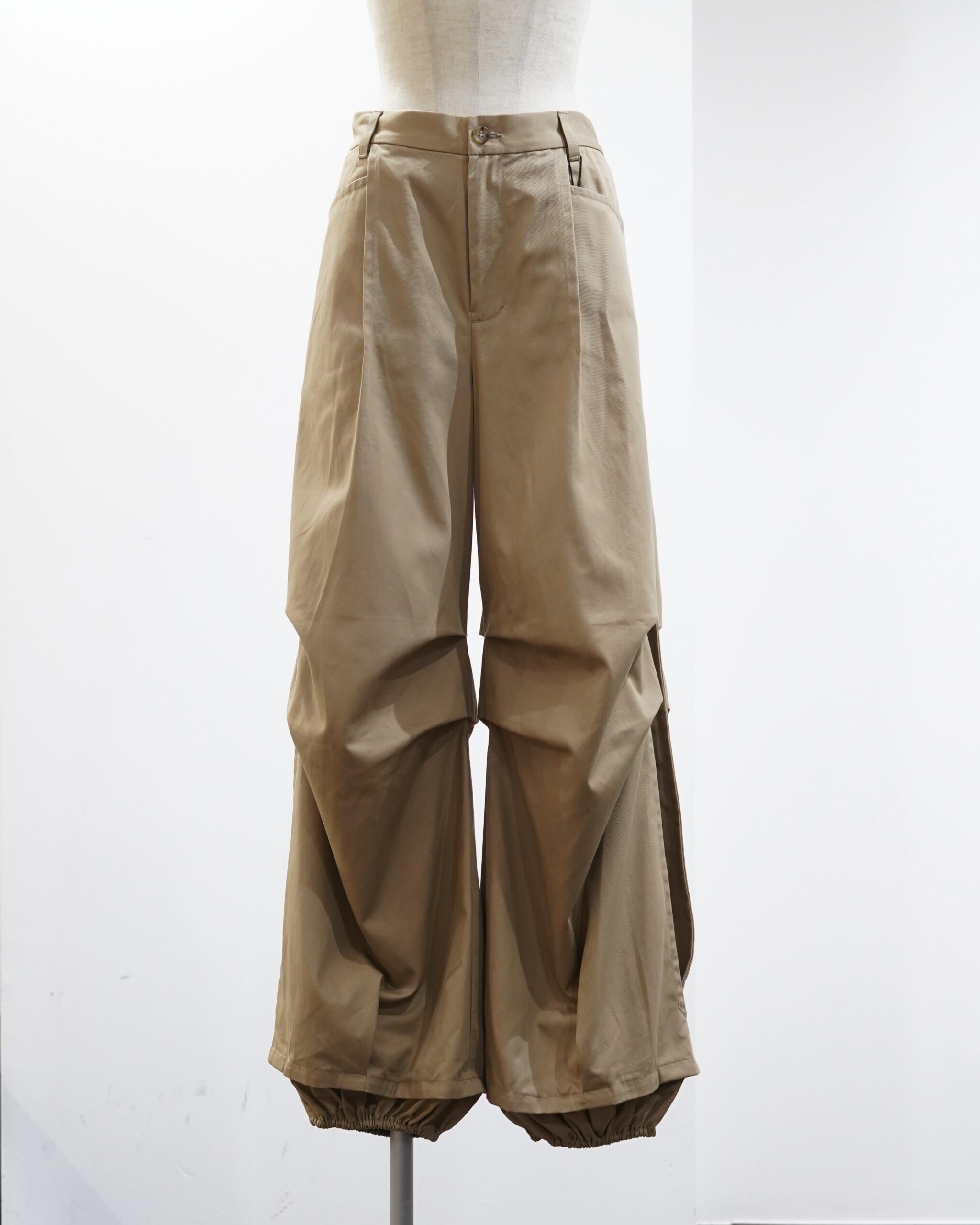 TAAKK_STRUCTURED CHINO TUCK PANTS - IDIOME オフィシャルサイト